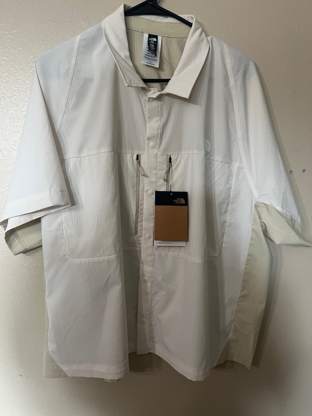 The North Face Short-Sleeve Button Shirt in Off-White/Cream
